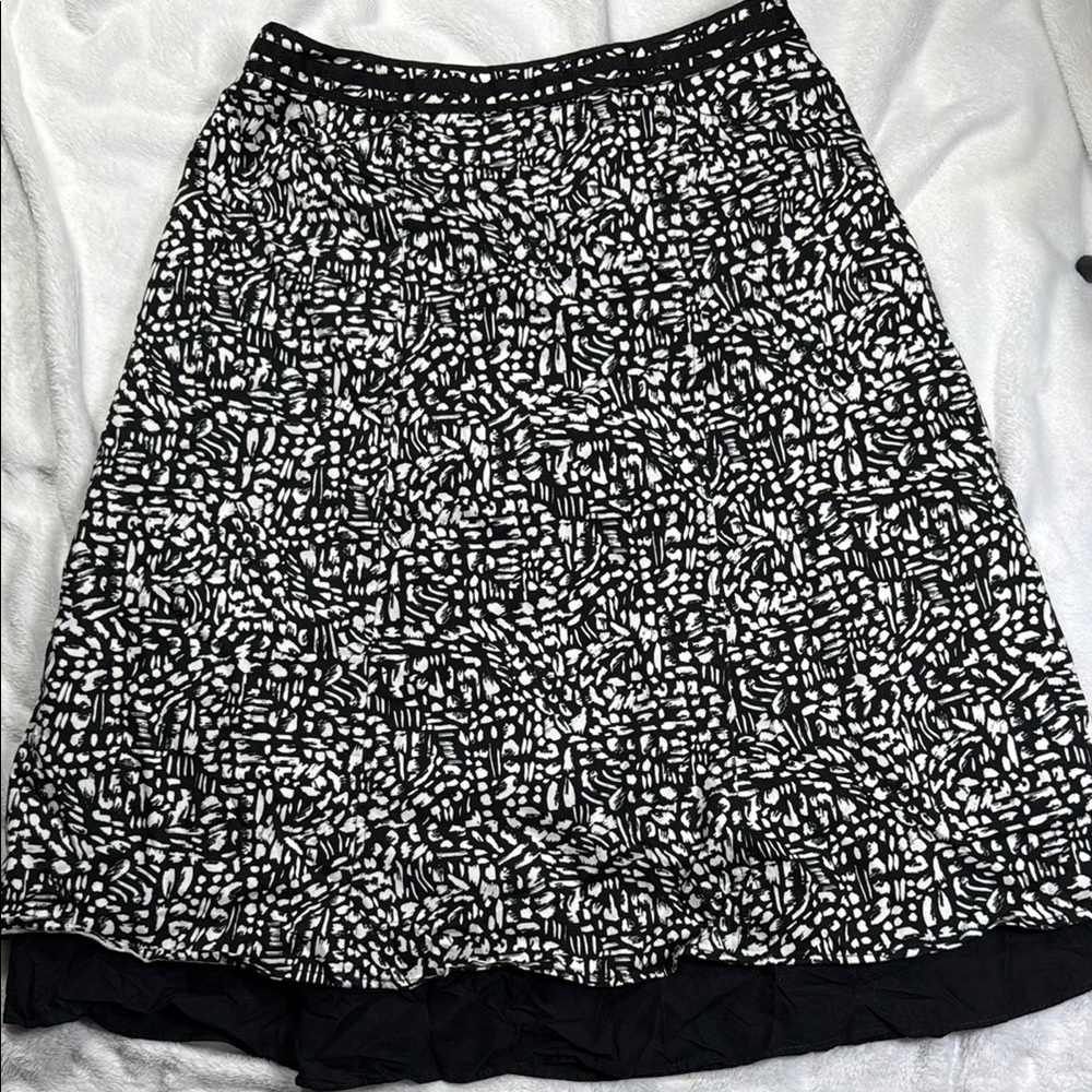 Christopher & banks Elegant Black and White Patterned Skirt size 10